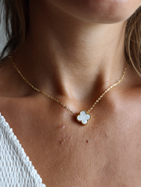 Minimal Pearl White Floral Necklace